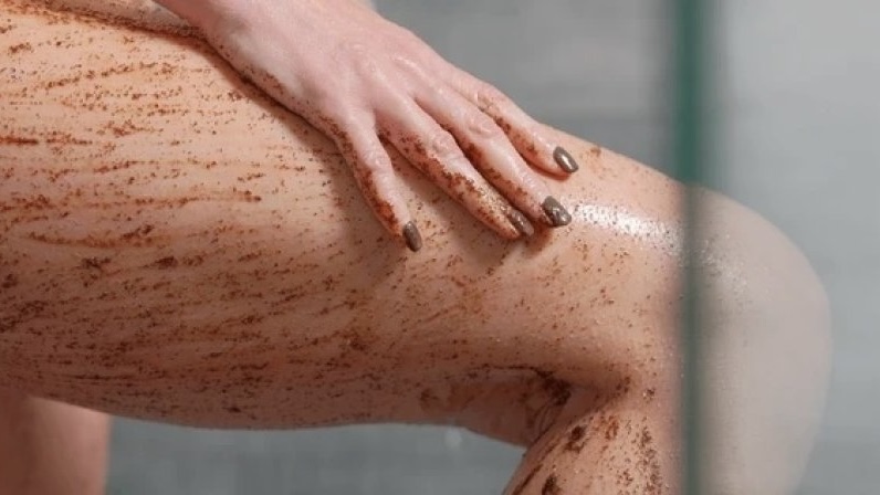 Vaji i kokosit kundër celulitit: Si ta përdorni për lëkurë