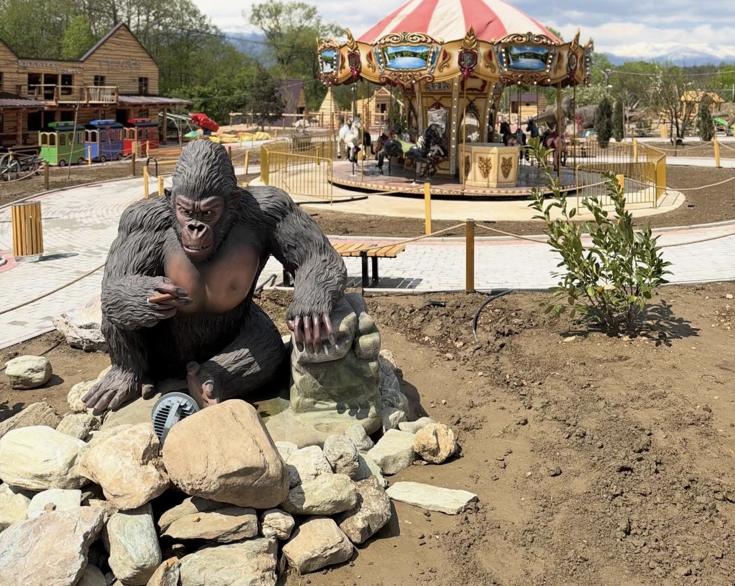 Hapet Dino Park te Fish House Delfin, destinacion i ri argëtues për fëmijët