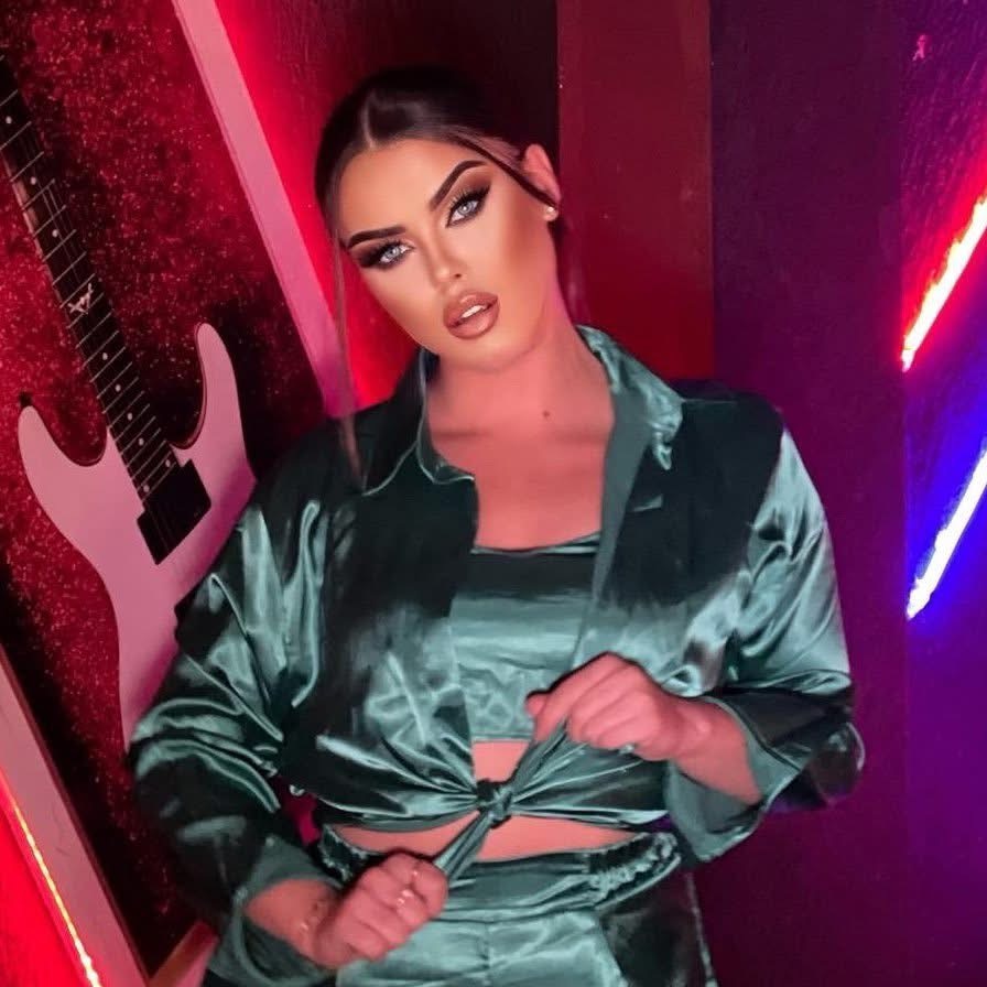 Juventila Dashja feston ditëlindjen – artistja që vazhdon të rritet në skenën shqiptare