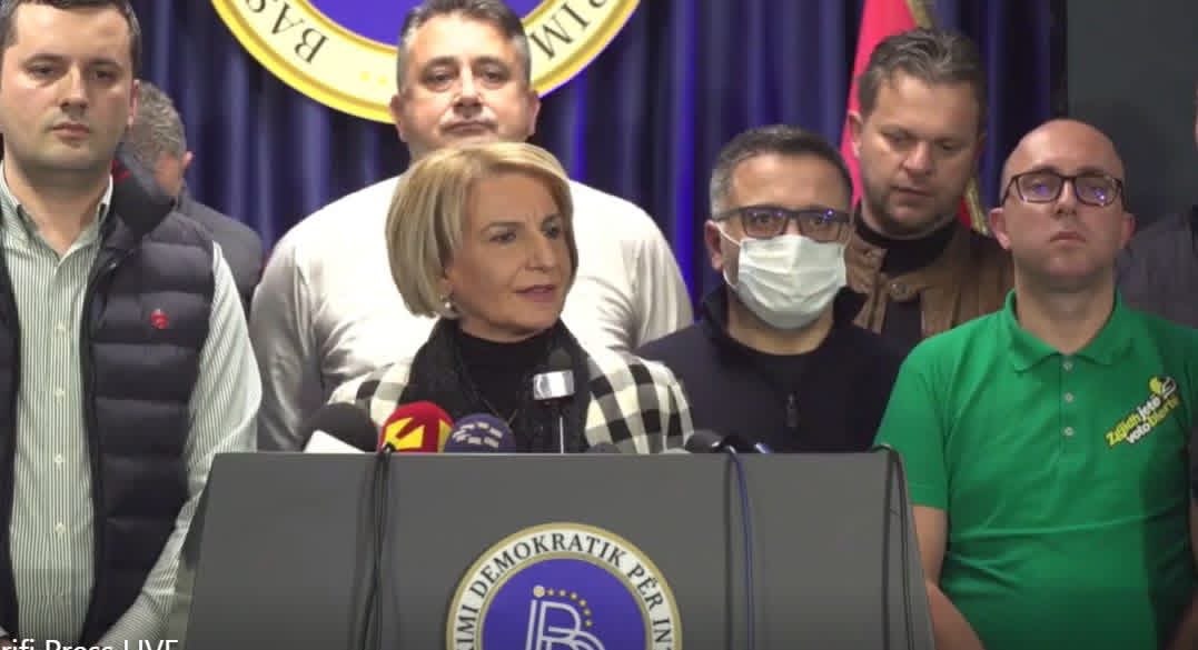 Kontroll policor në shtëpinë e ish-kryetares së Tetovës, përfundon me arrestimin e djalit 16-vjeçar